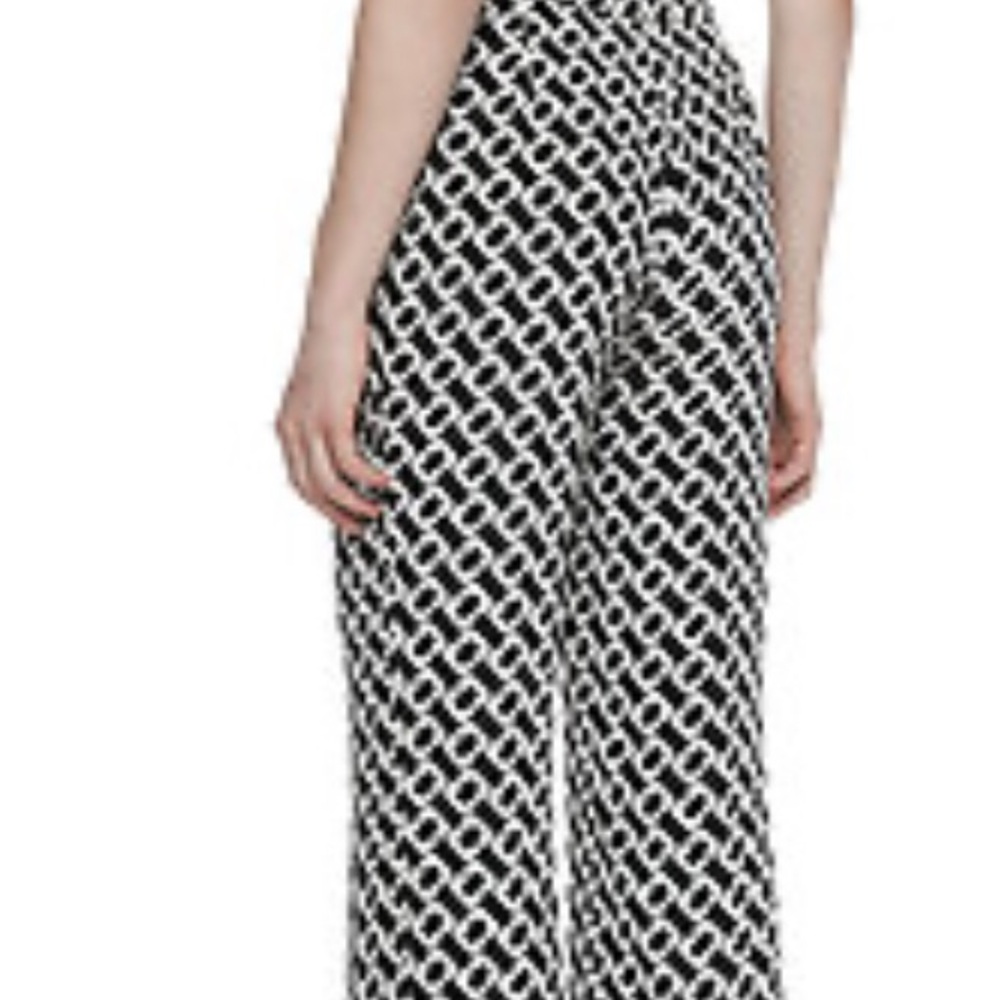 DVF Diane Von Furstenberg silk, chainlink print Jumpsuit with pockets. - Picture 2 of 6